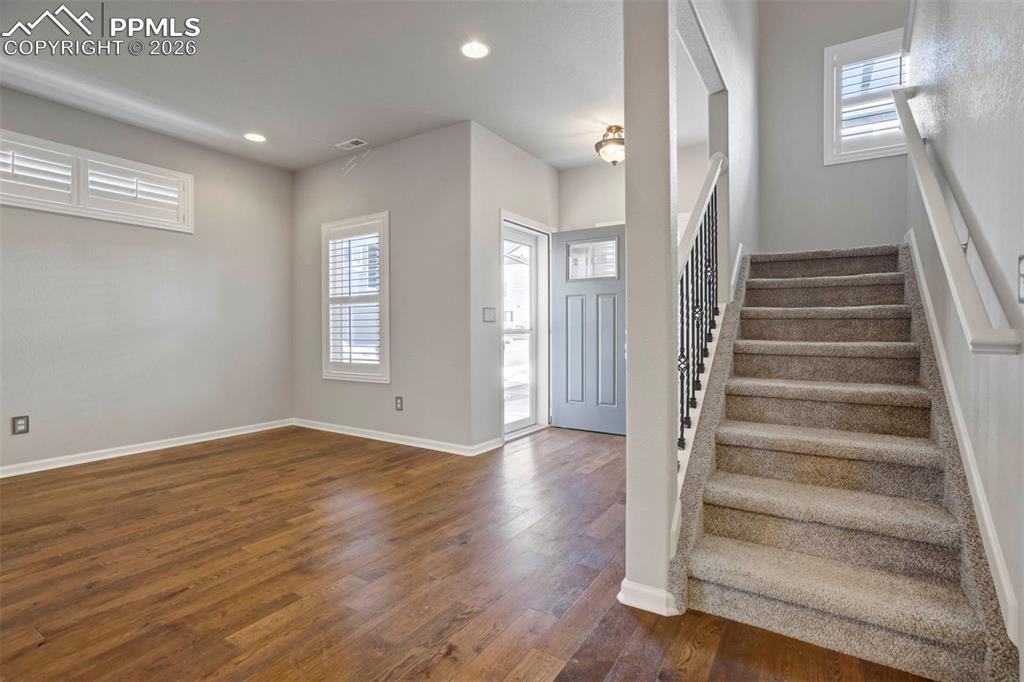 Image 5 of 30: Entry