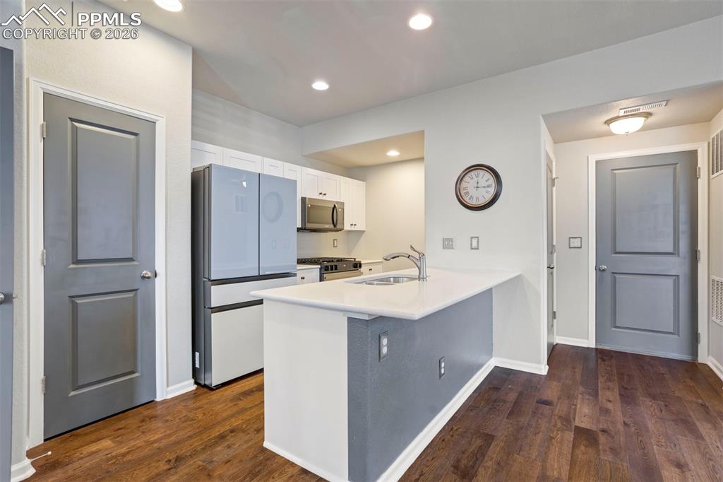 Image 8 of 30: Kitchen