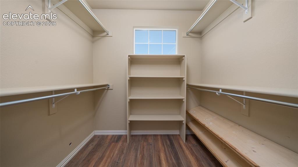 Image 23 of 47: Closet