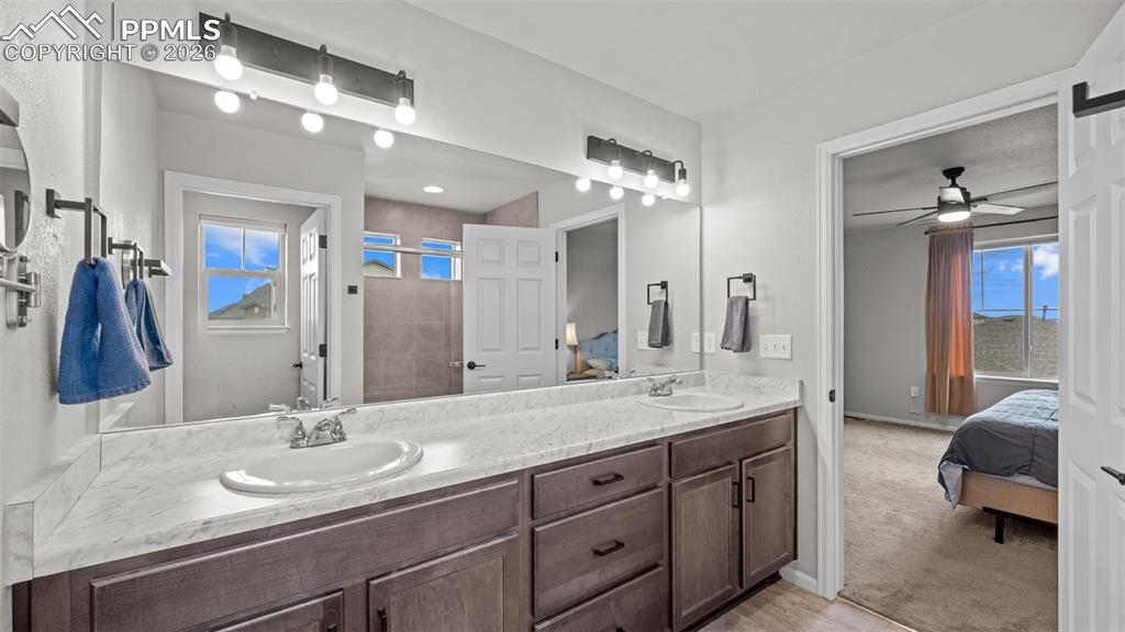 Image 17 of 29: Bathroom
