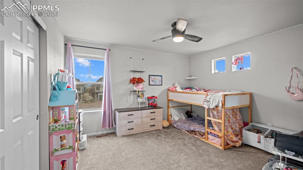 Image 18 of 29: Bedroom