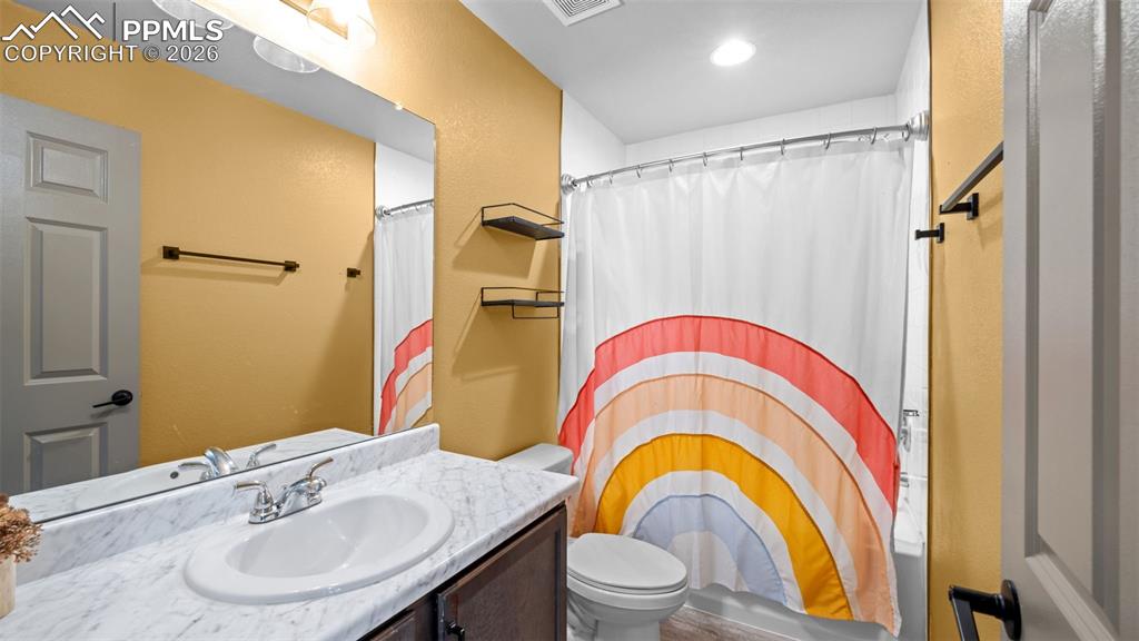 Image 19 of 29: Bathroom