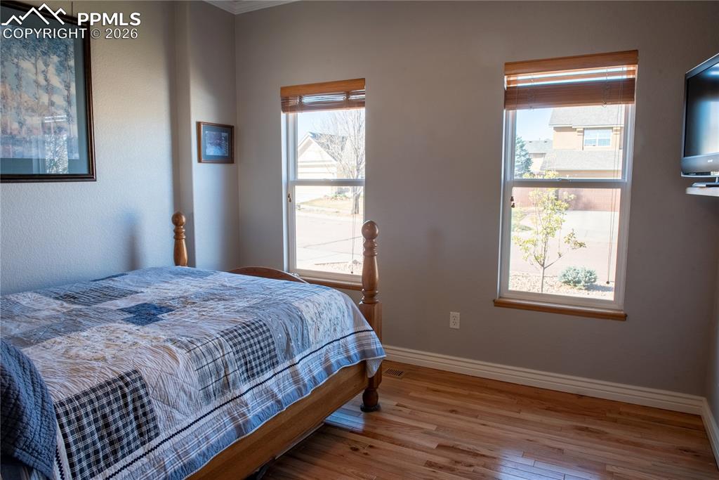 Image 11 of 25: Dining Area