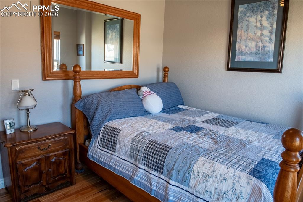 Image 12 of 25: Bedroom