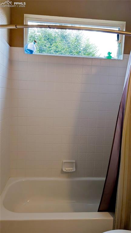 Image 14 of 25: Bedroom