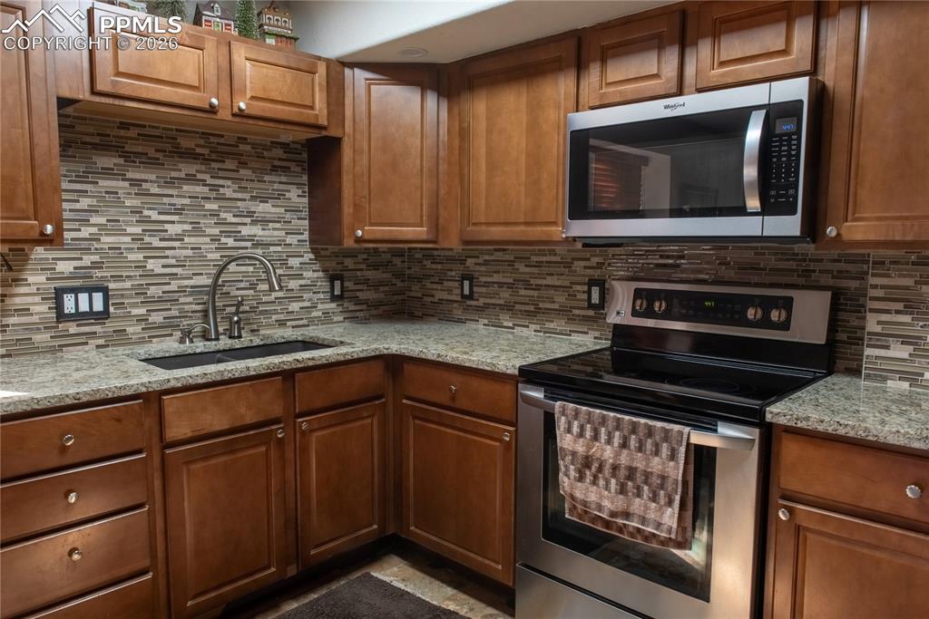 Image 17 of 25: Bathroom