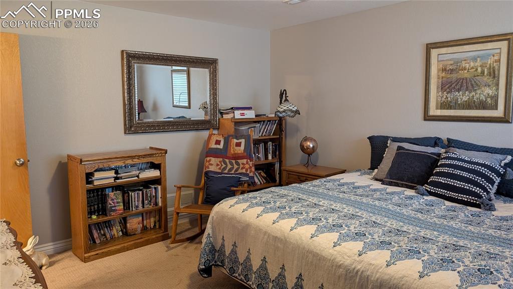 Image 18 of 25: Laundry