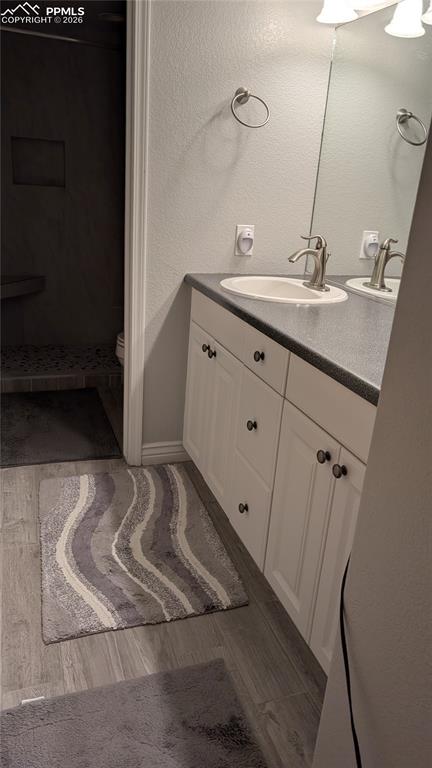 Image 19 of 25: Laundry