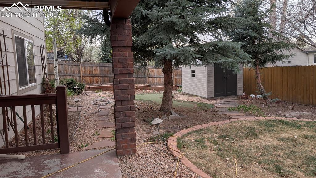 Image 22 of 25: Bathroom