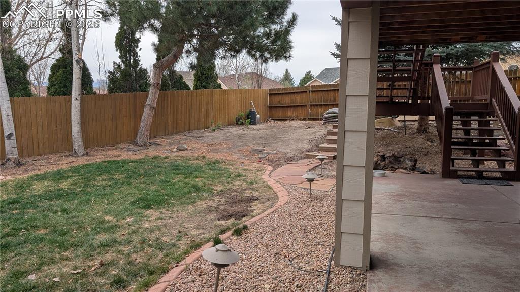 Image 23 of 25: Bathroom