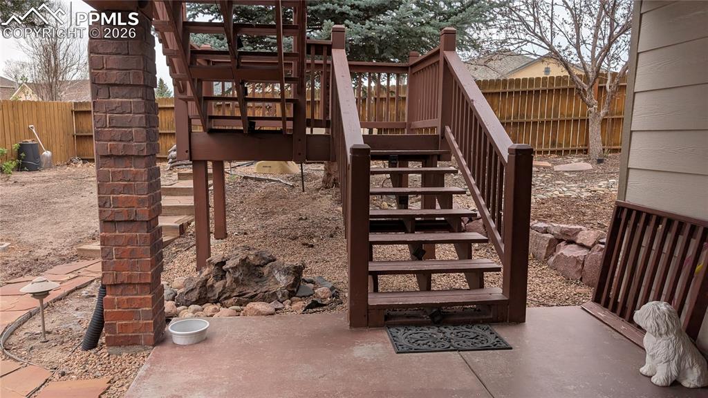 Image 24 of 25: Laundry