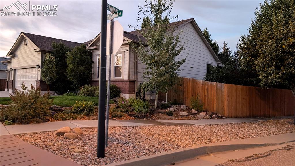 Image 25 of 25: Yard