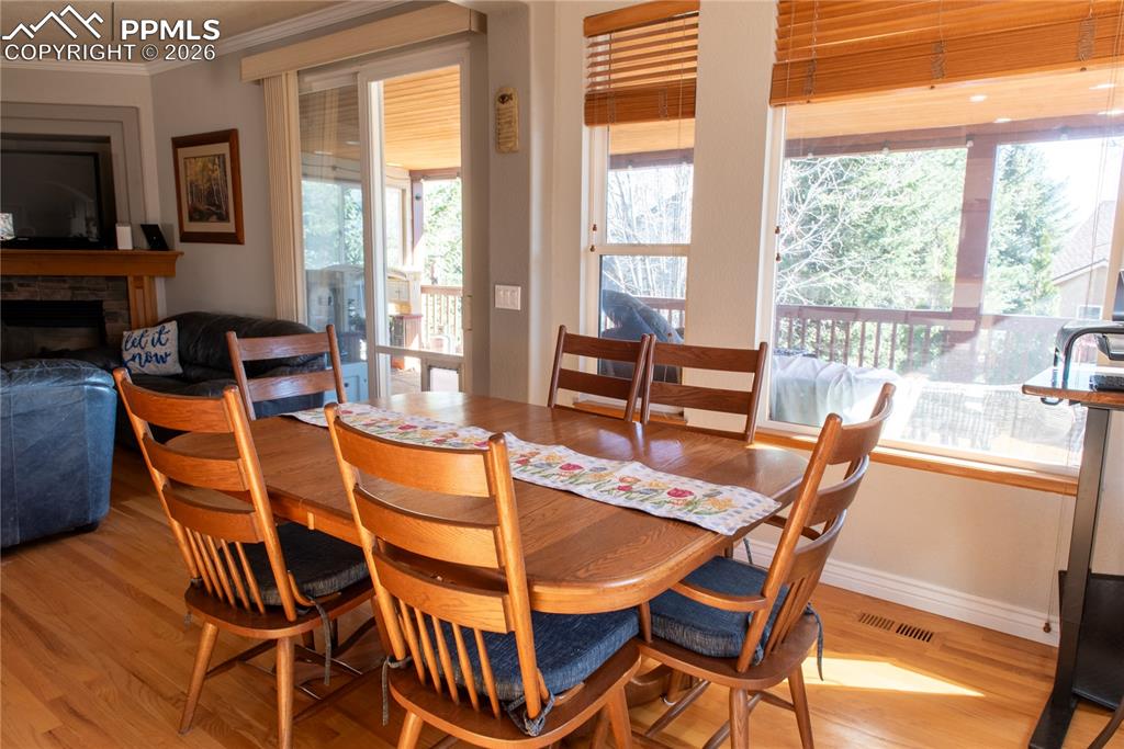 Image 8 of 25: Kitchen