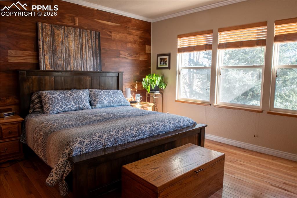 Image 9 of 25: Living Room