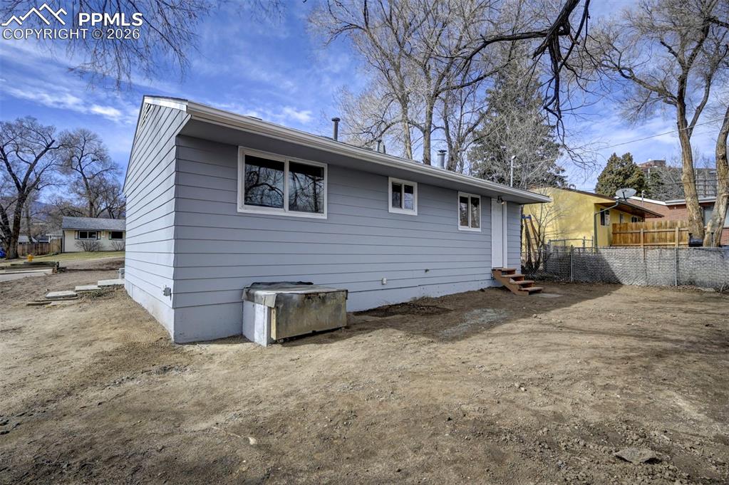 Image 22 of 27: Back of Structure