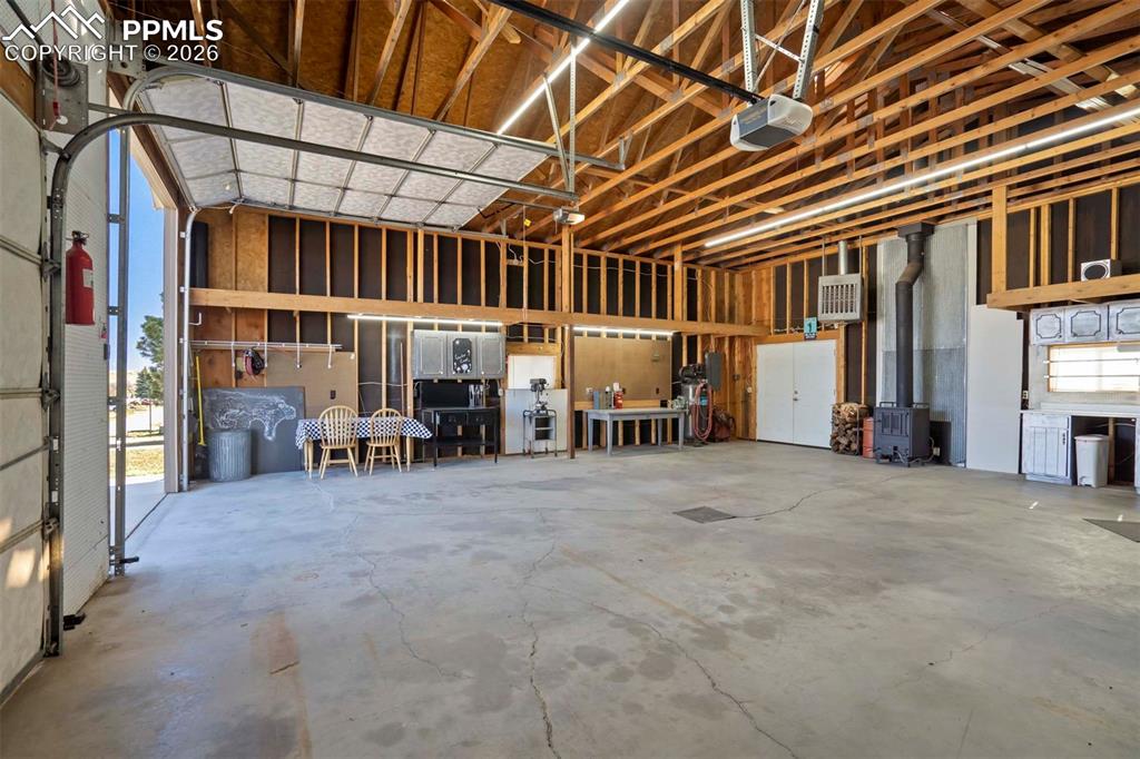 Image 9 of 33: Garage