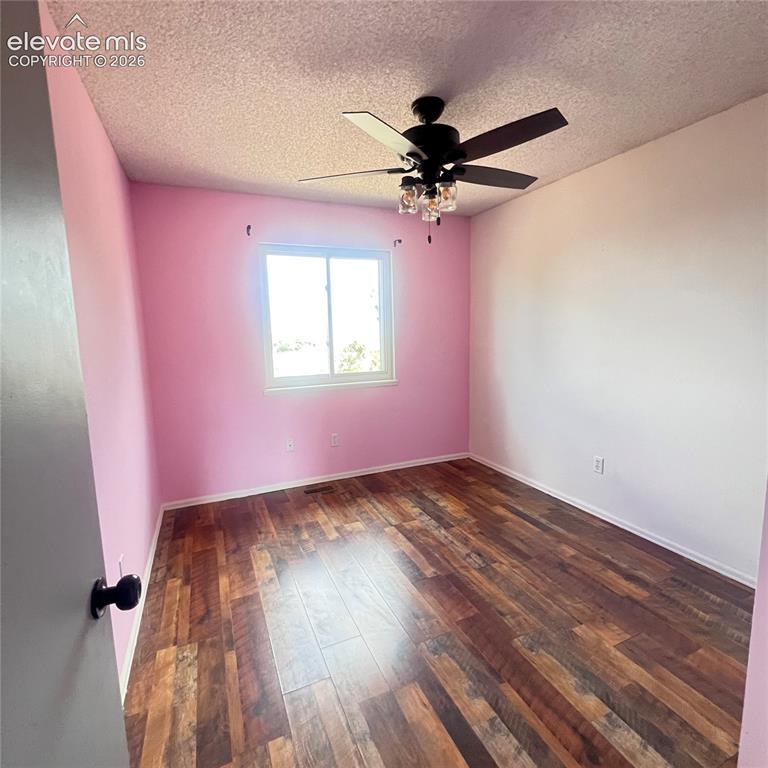 Image 16 of 29: Bedroom