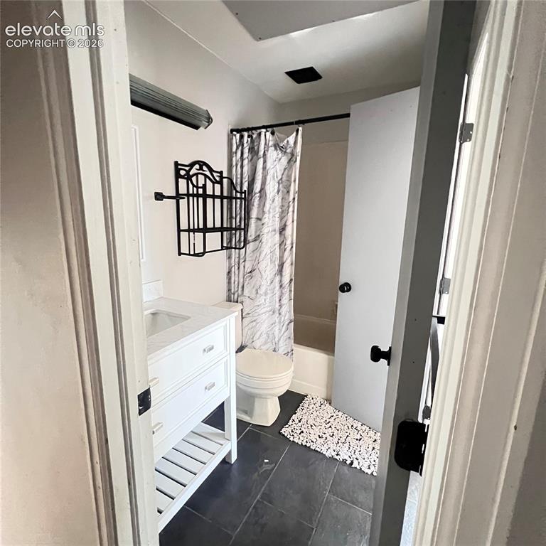 Image 17 of 29: Bathroom