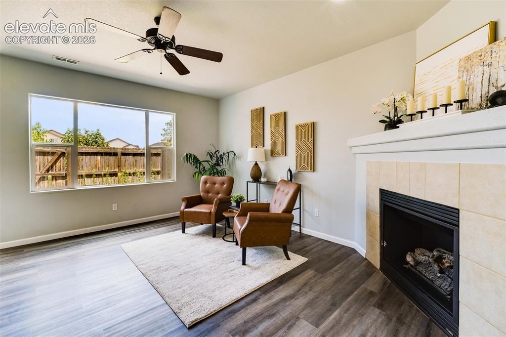 Image 11 of 35: Sitting Room
