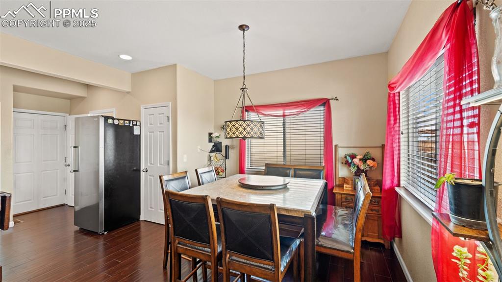 Image 12 of 34: Dining Area