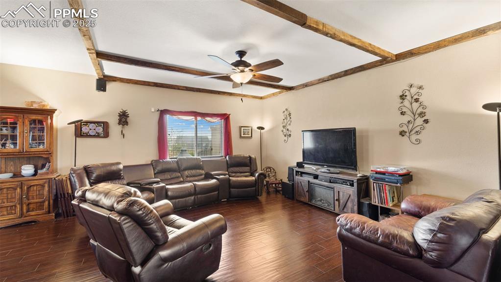 Image 5 of 34: Living Room