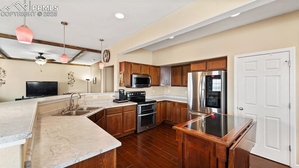 Image 9 of 34: Kitchen