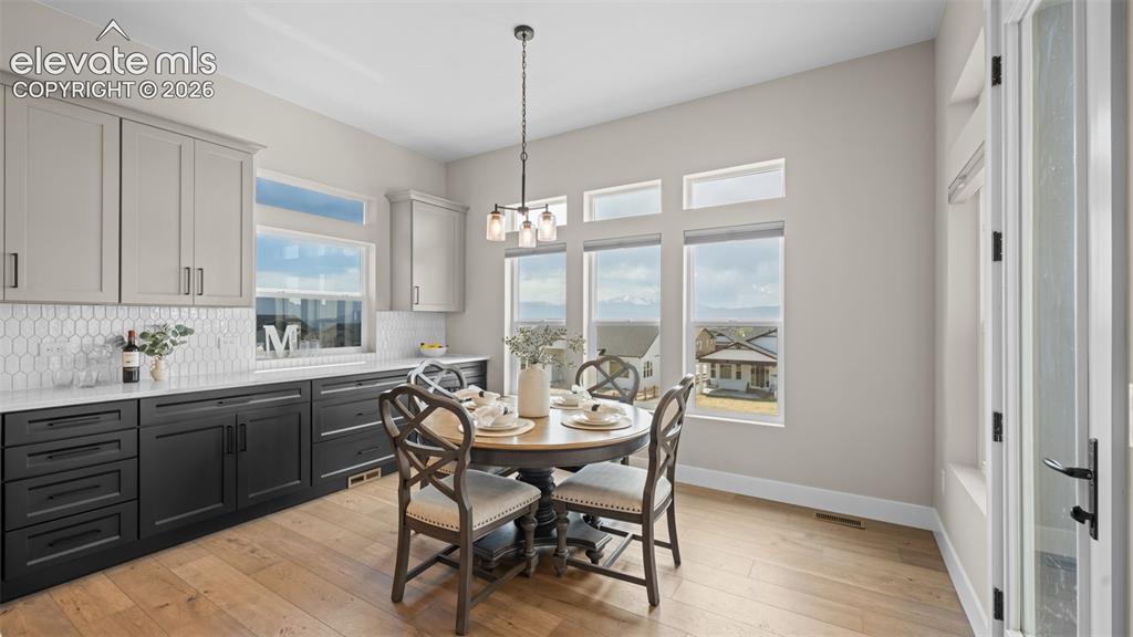 Image 14 of 48: Dining Area