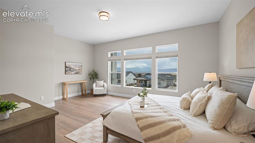 Image 19 of 48: Bedroom