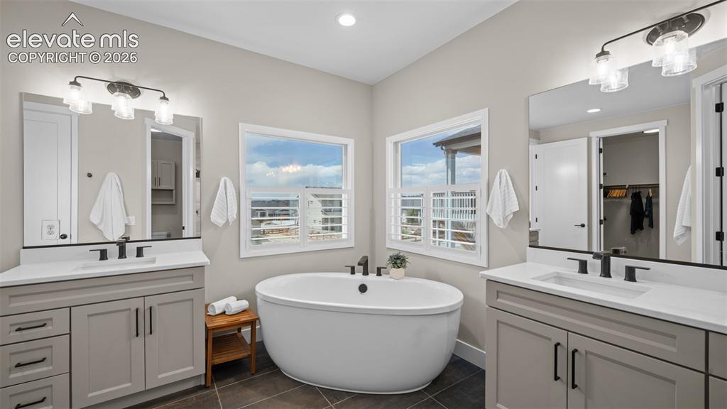 Image 22 of 48: Bathroom