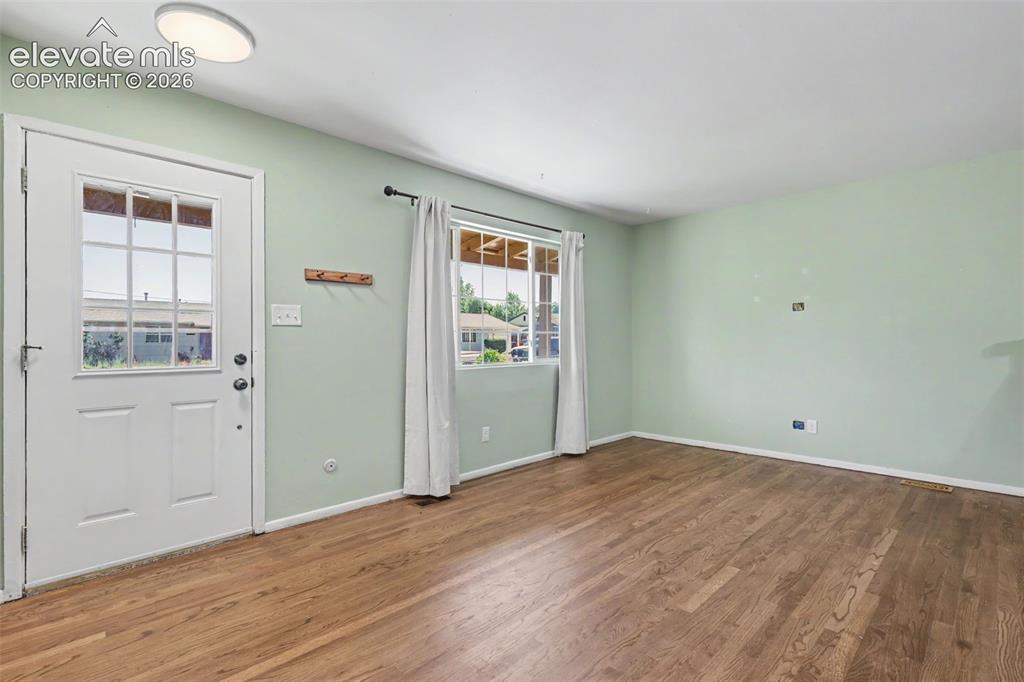 Image 11 of 27: Living Room