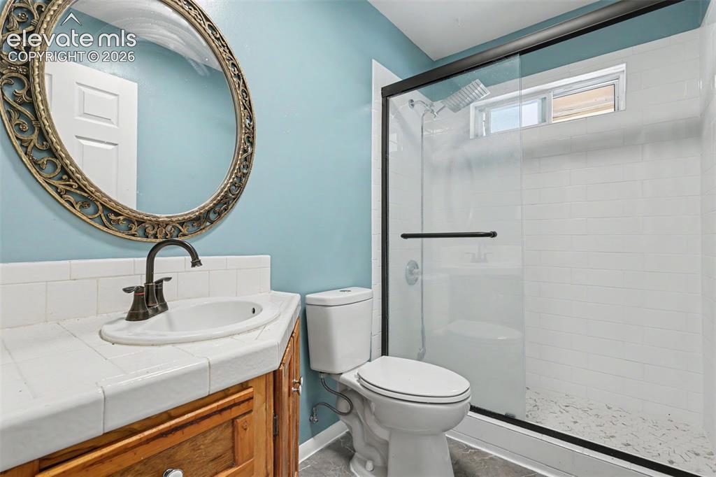 Image 21 of 27: Bathroom