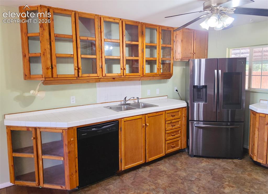 Image 5 of 27: Kitchen