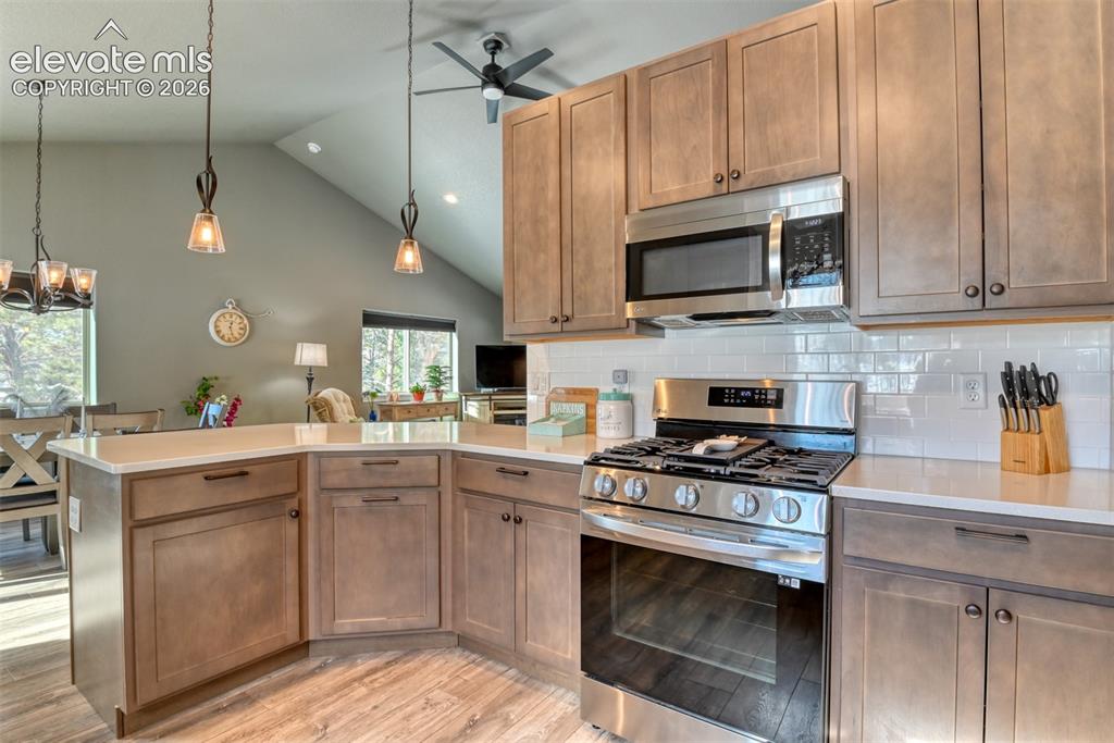 Image 2 of 21: Kitchen