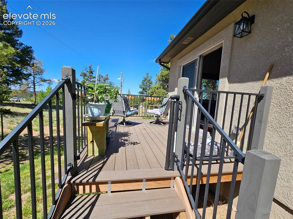 Image 20 of 21: Deck