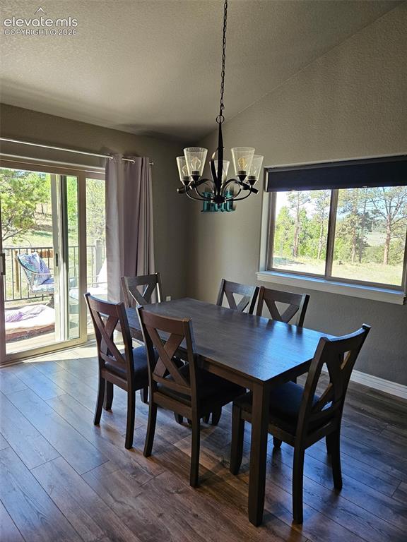 Image 6 of 21: Dining Area