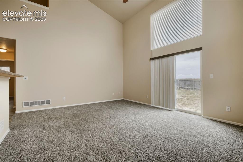 Image 11 of 31: Living Room