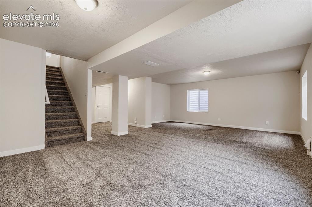 Image 15 of 31: Dining Room