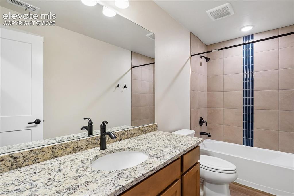 Image 17 of 26: Bathroom