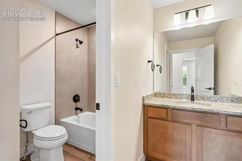 Image 18 of 26: Bathroom
