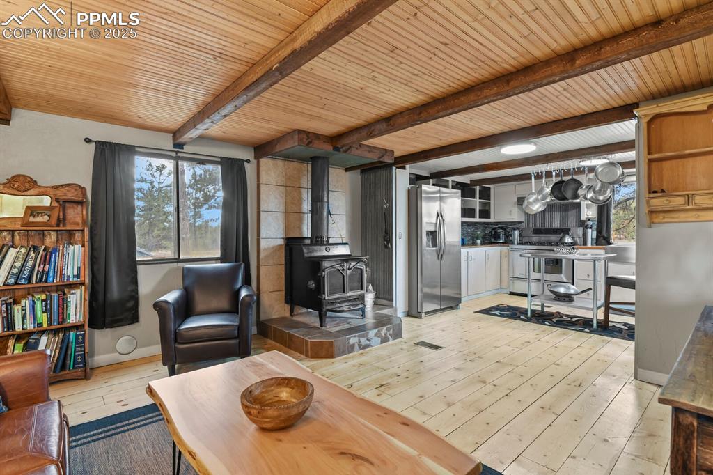 Image 4 of 37: Living Room