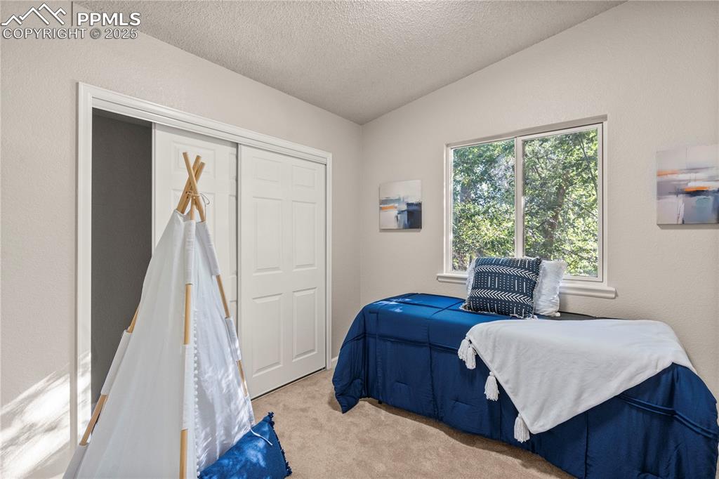 Image 11 of 24: Bedroom