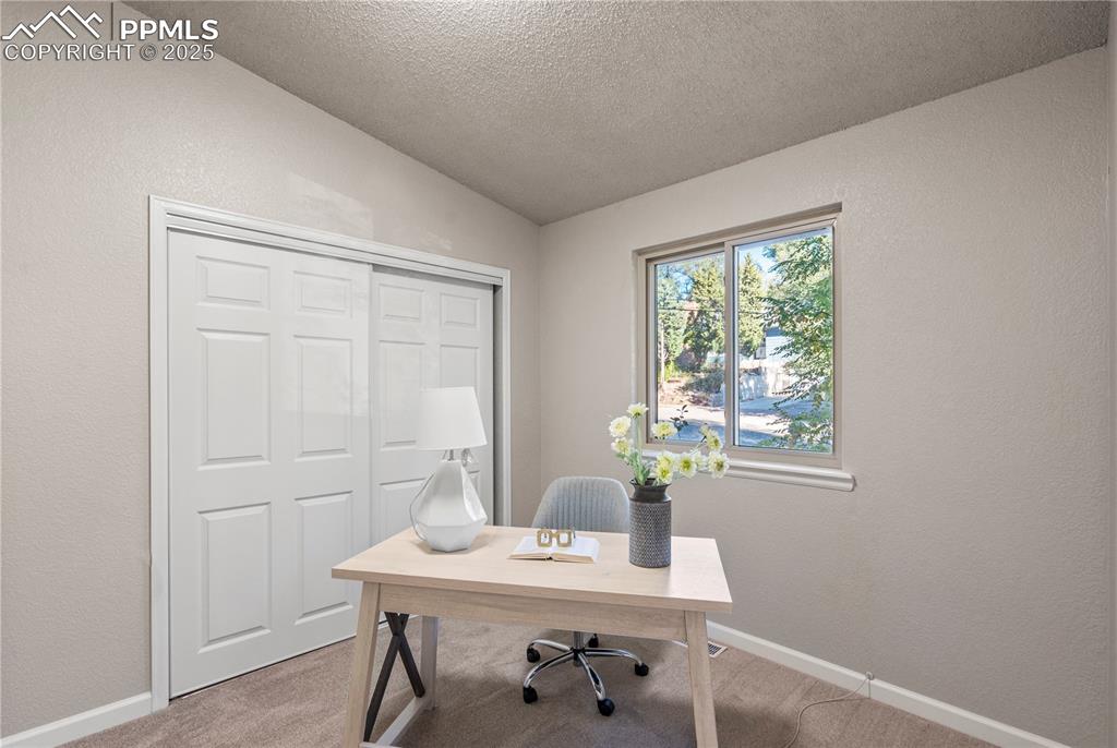 Image 14 of 24: Office