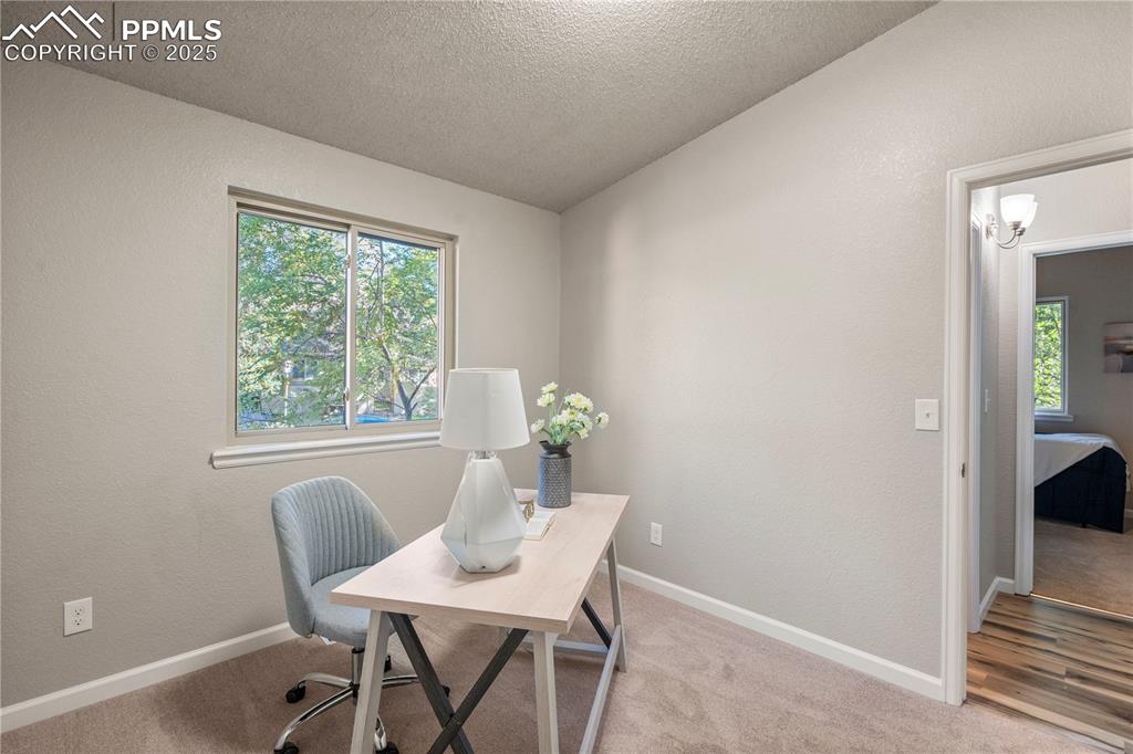 Image 15 of 24: Office