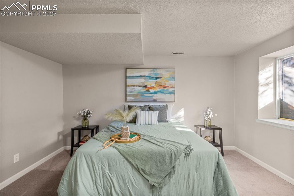 Image 17 of 24: Bedroom