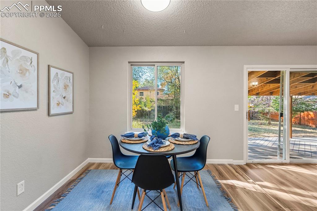 Image 8 of 24: Dining Area