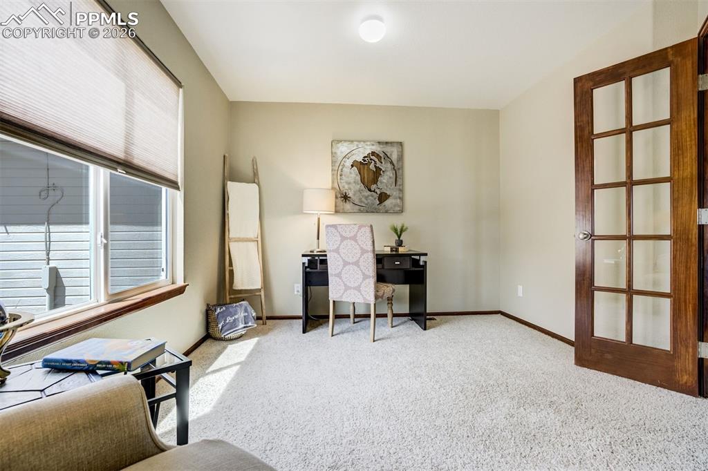 Image 20 of 45: Dining Nook