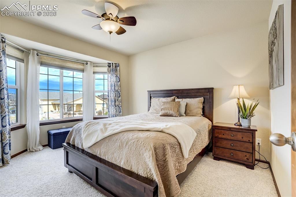 Image 31 of 45: The 5 peice en-suite is bright, spacious and has a walk-in shower with glas