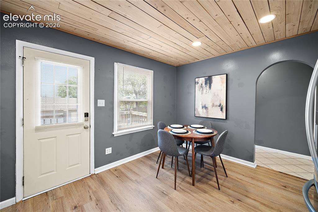 Image 10 of 46: Dining Area