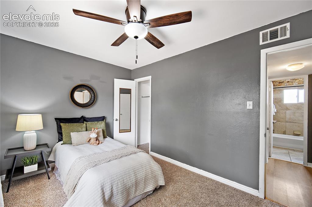 Image 18 of 46: Bedroom