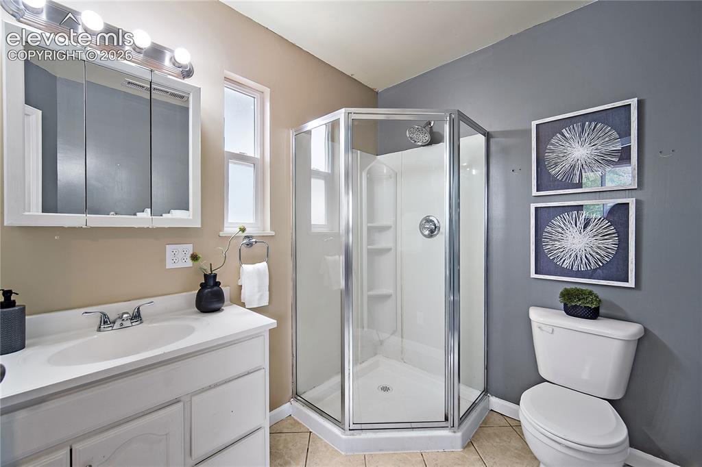 Image 19 of 46: Bathroom